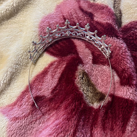 Tiara - Picture 8 of 8